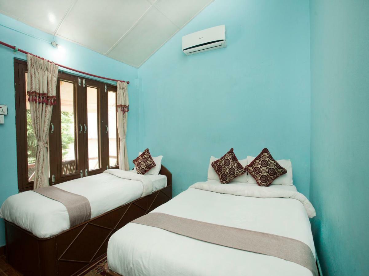 Spot On 486 Hotel Holy Lodge Sauraha Zewnętrze zdjęcie