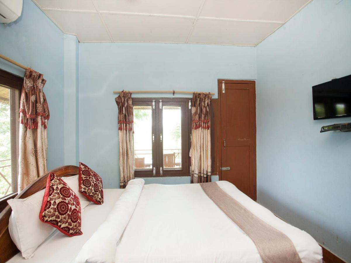 Spot On 486 Hotel Holy Lodge Sauraha Zewnętrze zdjęcie