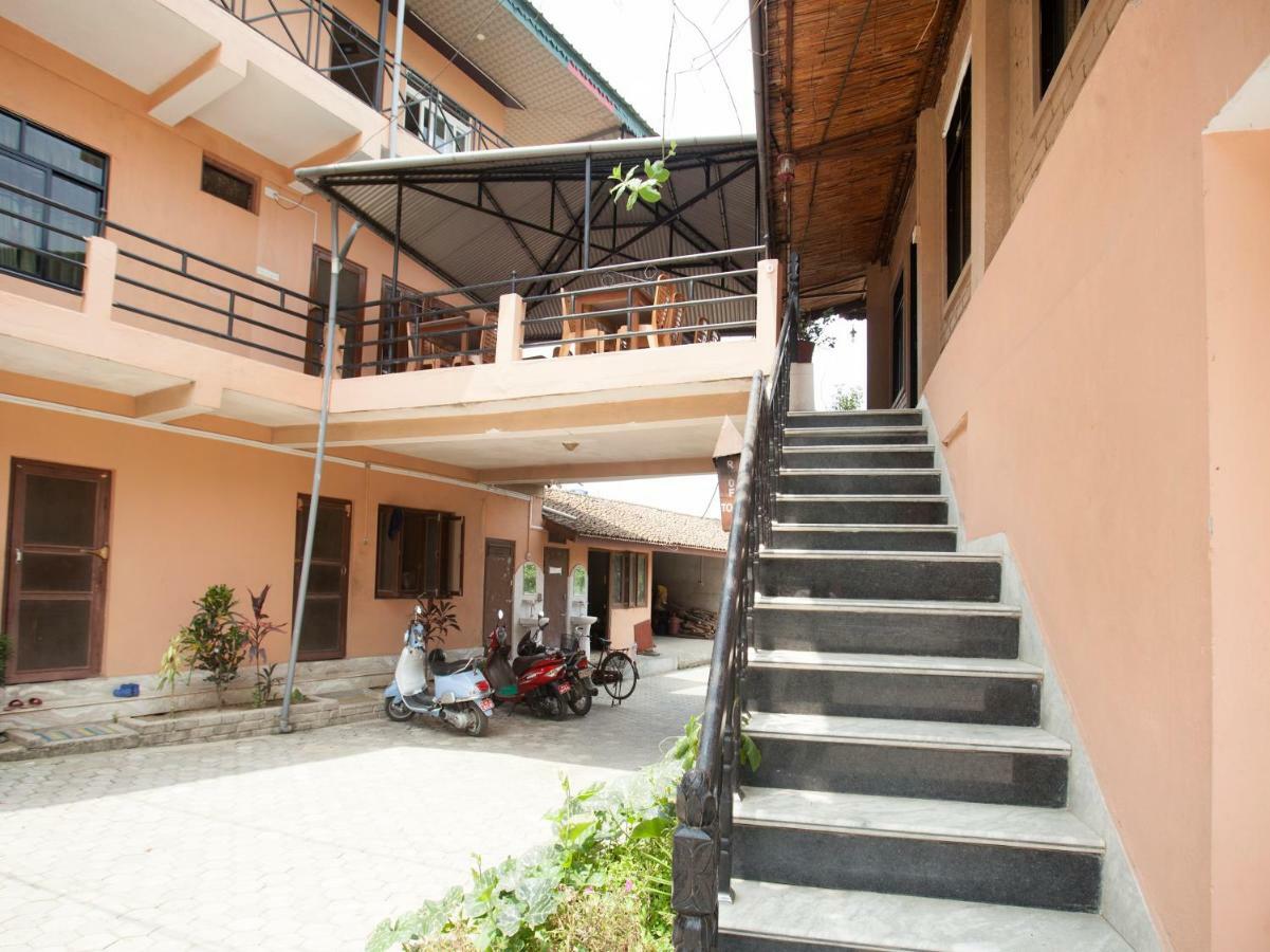 Spot On 486 Hotel Holy Lodge Sauraha Zewnętrze zdjęcie