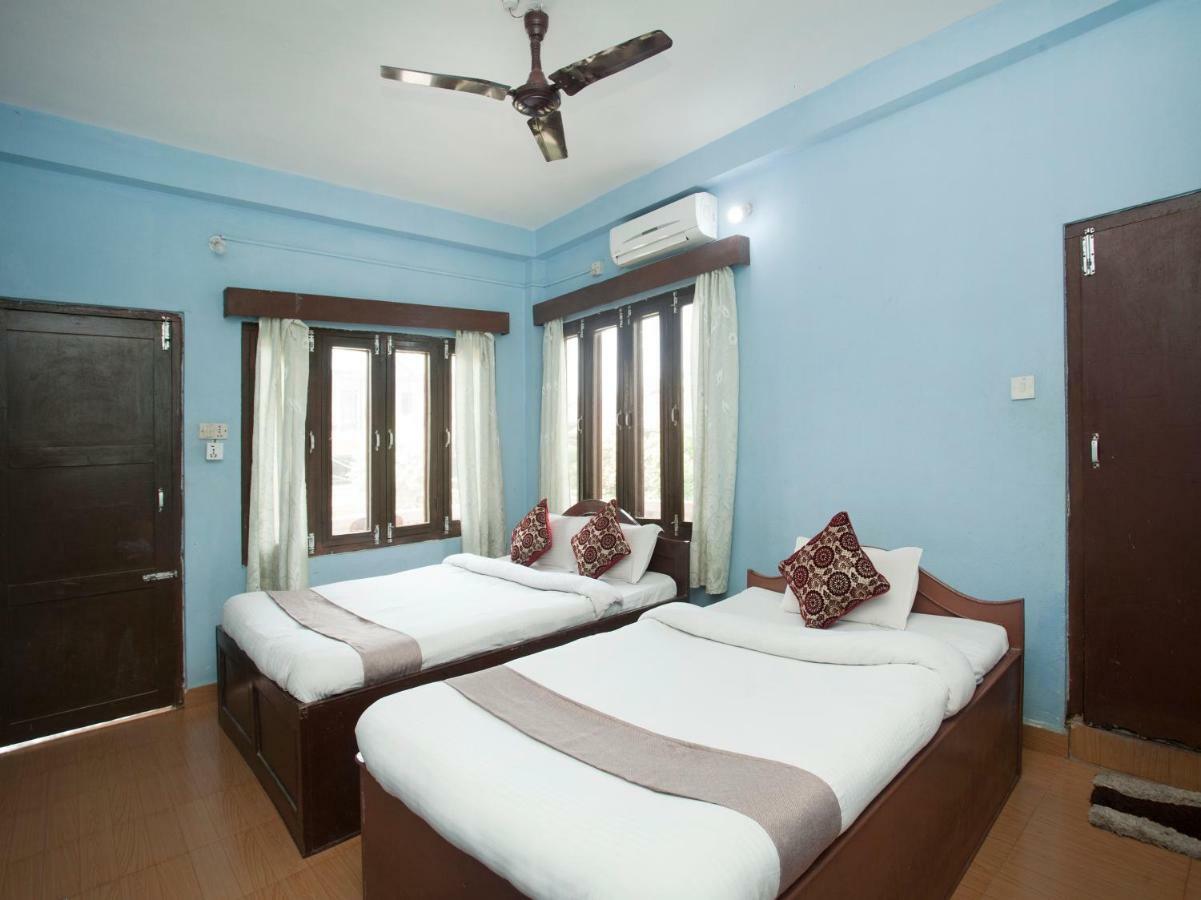 Spot On 486 Hotel Holy Lodge Sauraha Zewnętrze zdjęcie