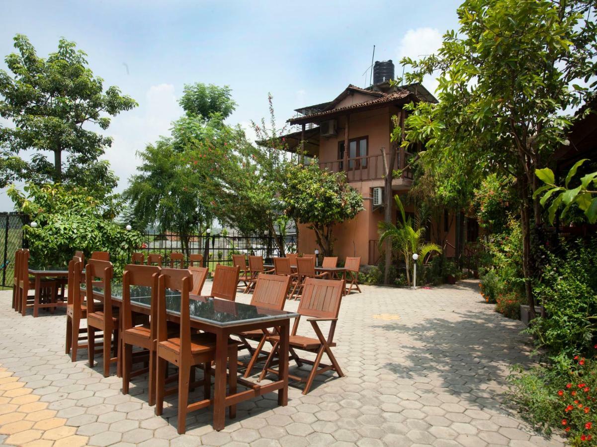 Spot On 486 Hotel Holy Lodge Sauraha Zewnętrze zdjęcie
