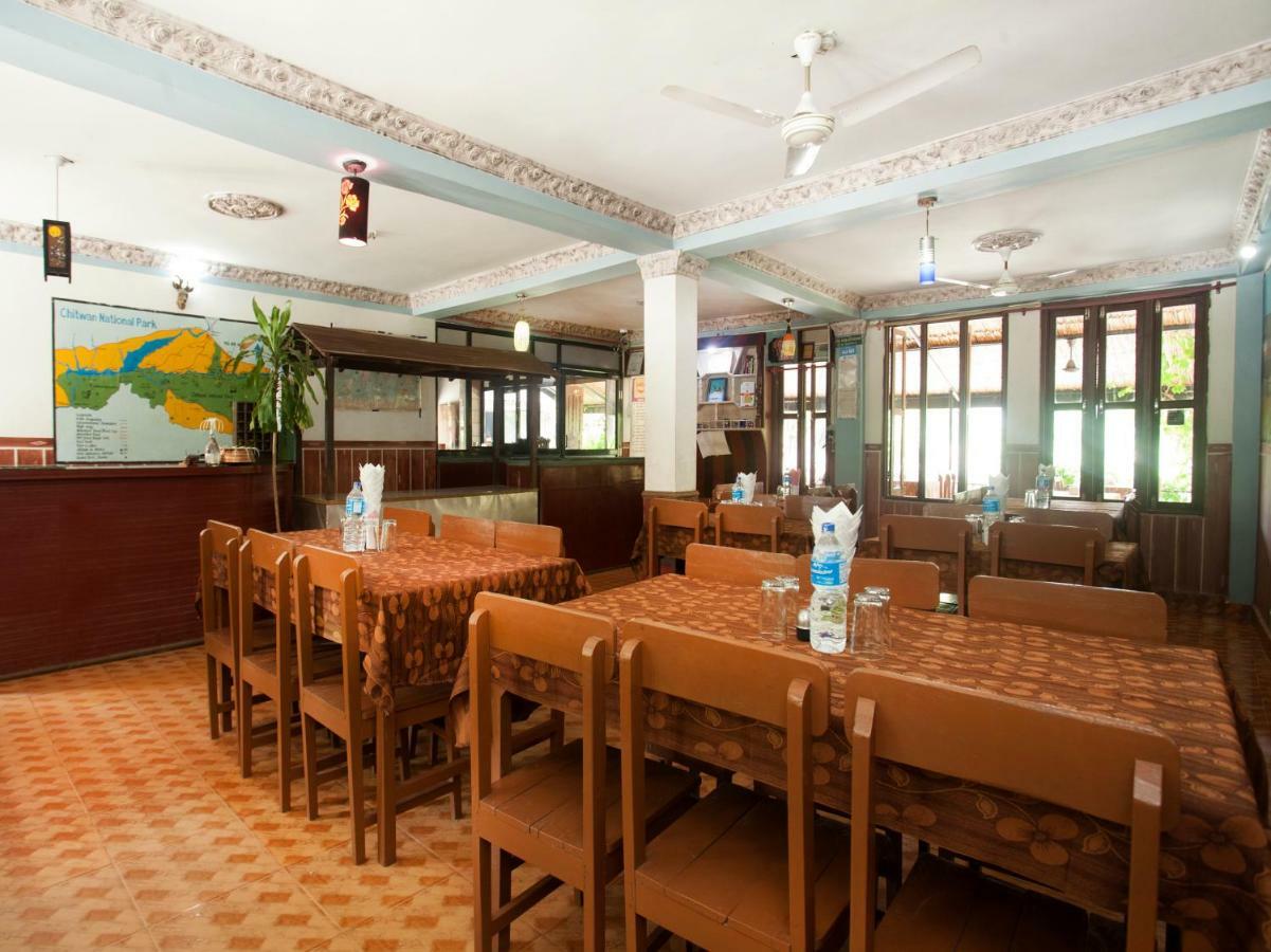 Spot On 486 Hotel Holy Lodge Sauraha Zewnętrze zdjęcie