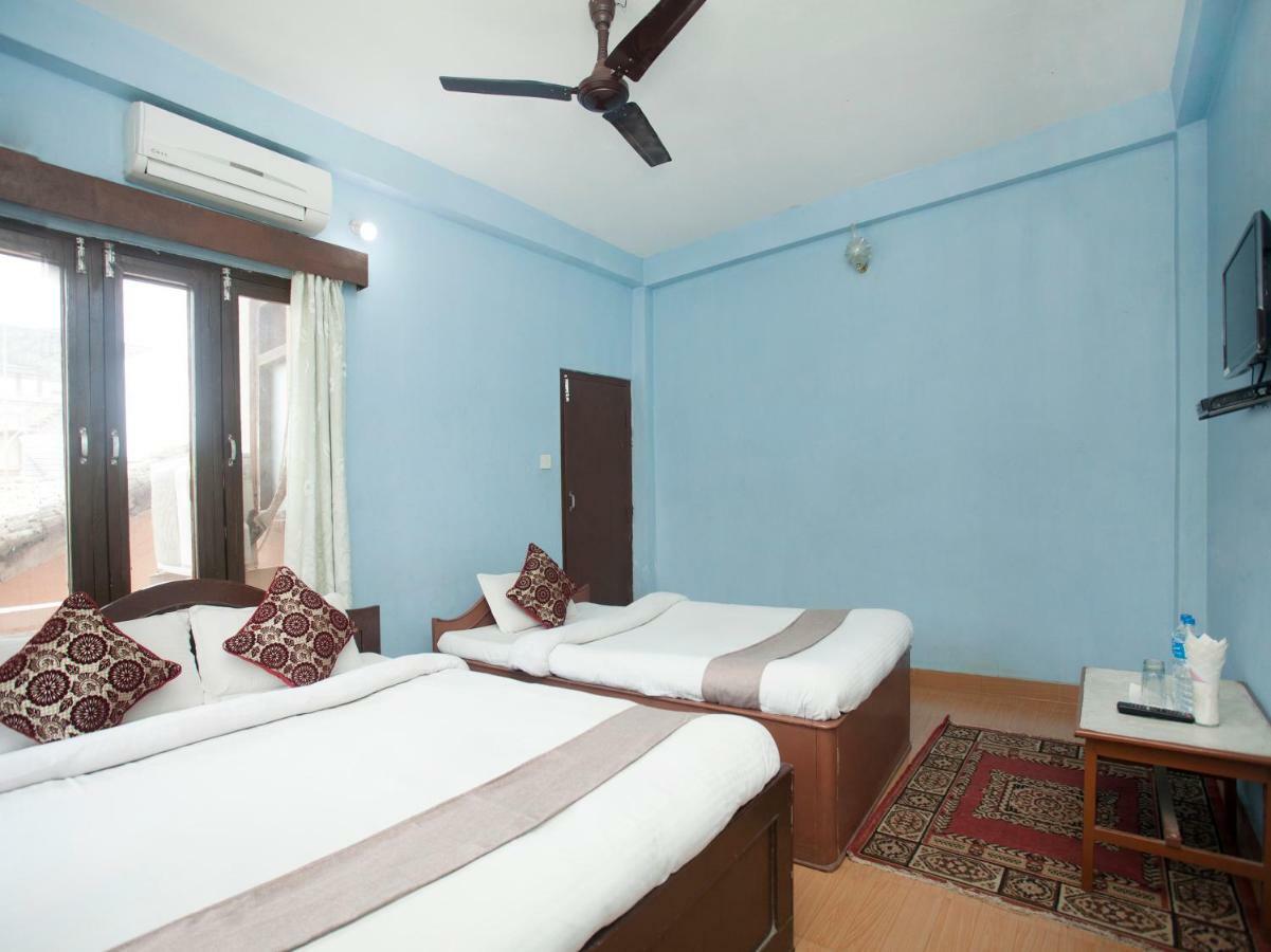 Spot On 486 Hotel Holy Lodge Sauraha Zewnętrze zdjęcie
