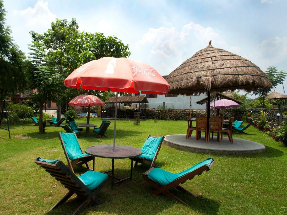 Spot On 486 Hotel Holy Lodge Sauraha Zewnętrze zdjęcie