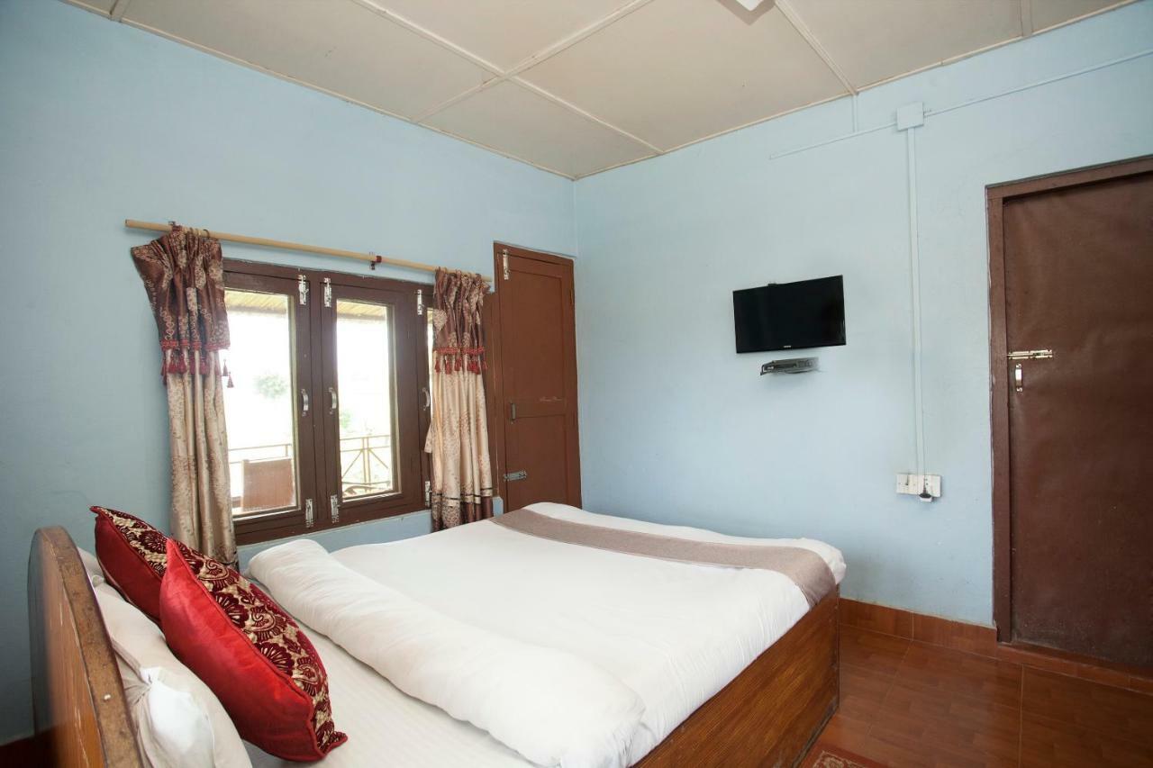 Spot On 486 Hotel Holy Lodge Sauraha Zewnętrze zdjęcie