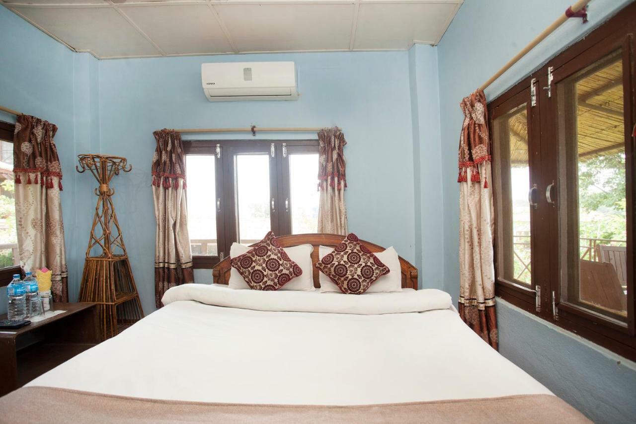 Spot On 486 Hotel Holy Lodge Sauraha Zewnętrze zdjęcie