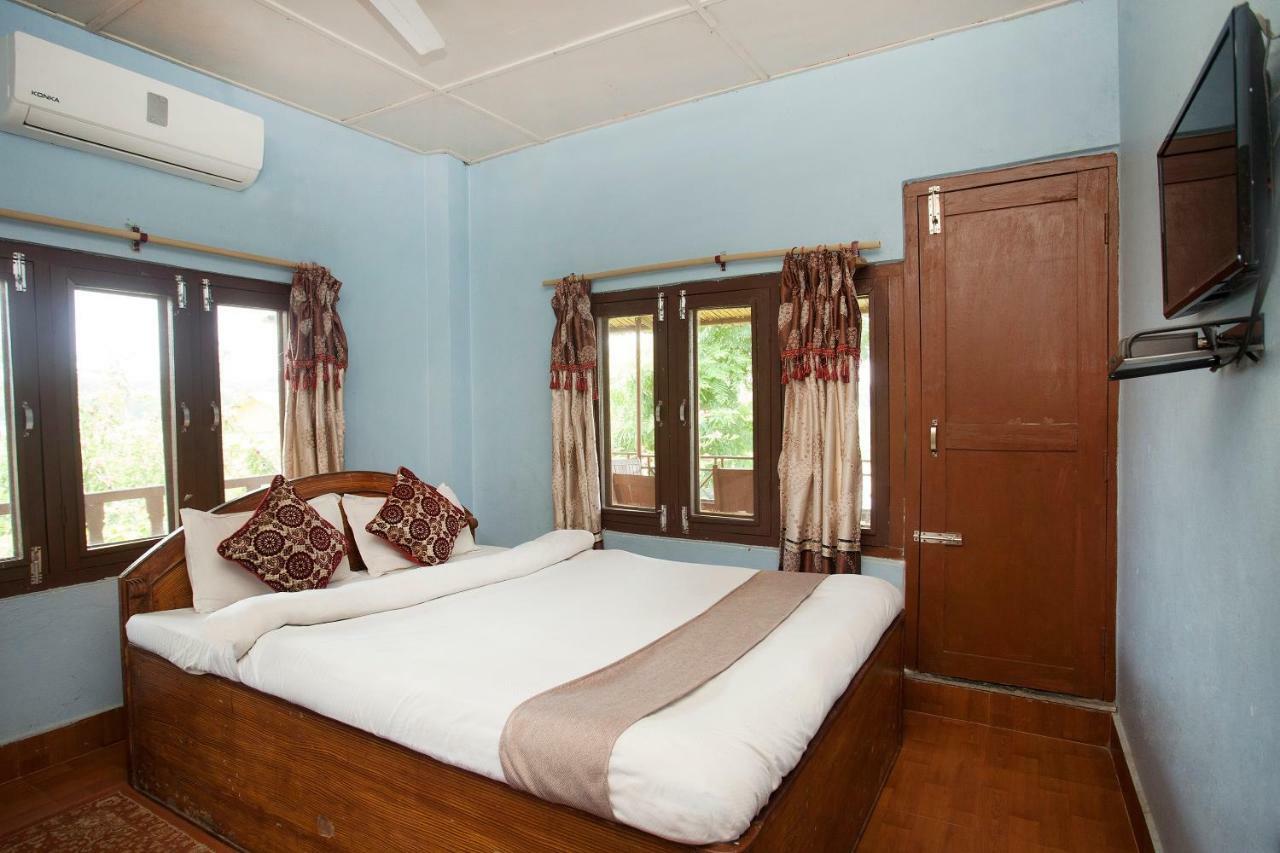 Spot On 486 Hotel Holy Lodge Sauraha Zewnętrze zdjęcie